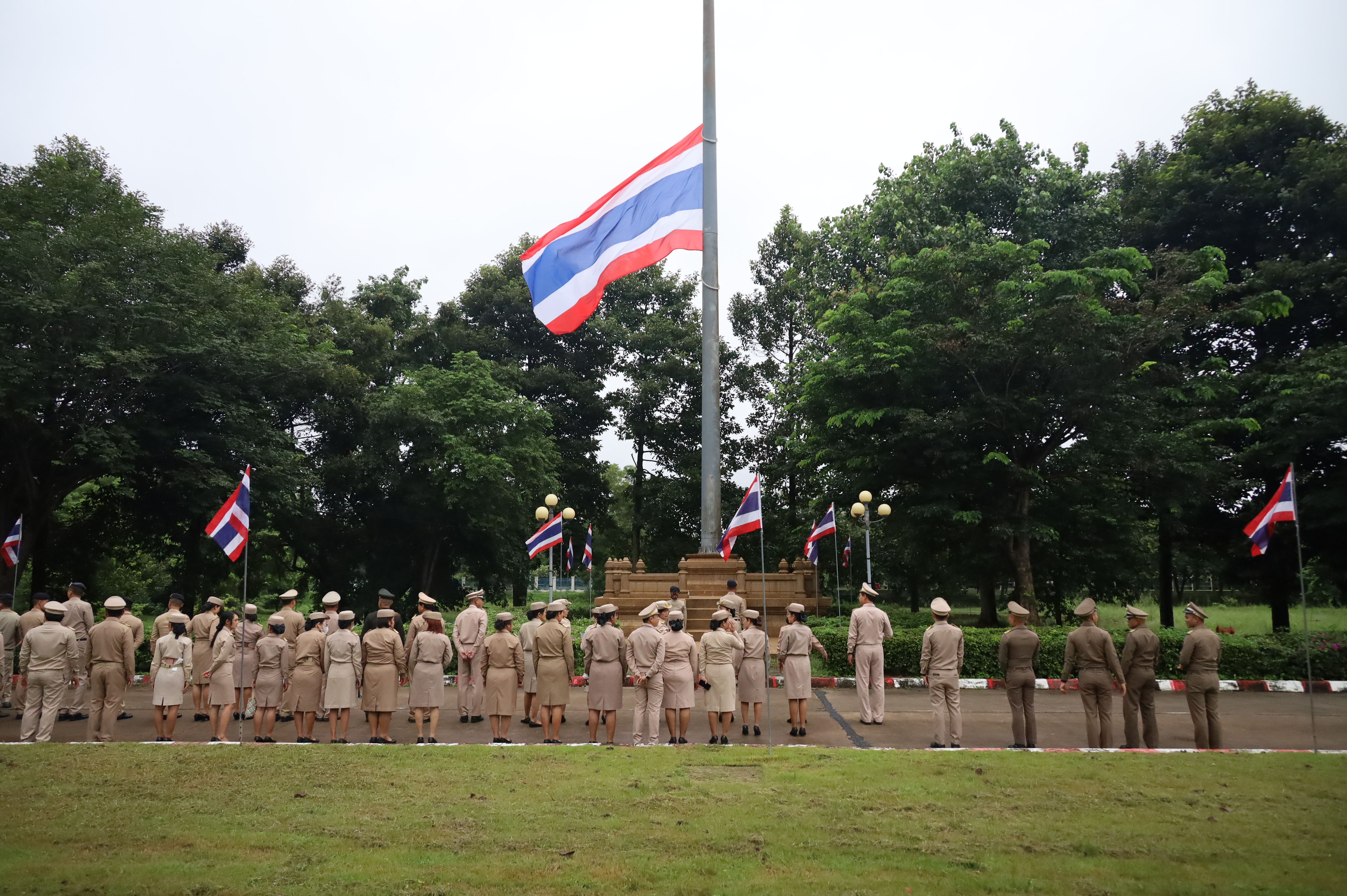จังหวัดมหาสารคาม จัดกิจกรรมเนื่องใน "วันพระราชทานธงชาติไทย" (Thai National Flag Day) ประจำปี 2566 เพื่อน้อมรำลึกในพระมหากรุณาธิคุณพระบาทสมเด็จพระมงกุฎเกล้าเจ้าอยู่หัว ผู้ทรงพระราชทานธงไตรรงค์เป็นธงชาติไทย และร่วมสร้างความภาคภูมิใจของคนในชาติ