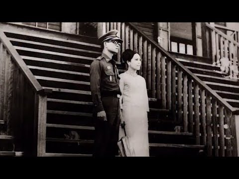 สมเด็จพระนางเจ้าสิริกิติ์ พระบรมราชินีนาถ พระบรมราชชนนีพันปีหลวง เมื่อครั้งเสด็จเยือนจังหวัดมหาสารคาม