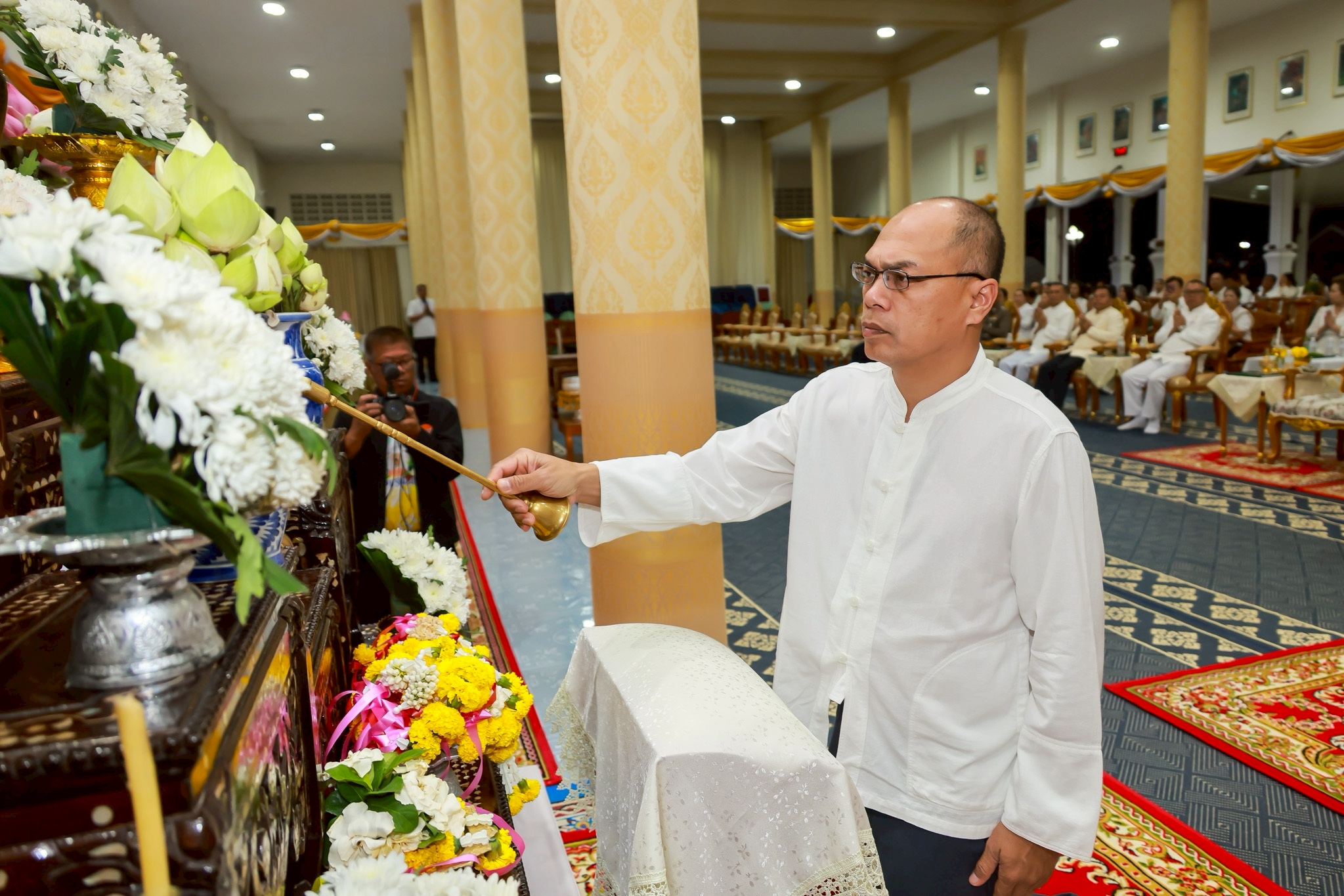 รองผู้ว่าฯ มหาสารคาม นำพุทธศาสนิกชนร่วมพิธีเวียนเทียนเนื่องในวันมาฆบูชา ประจำปี 2569