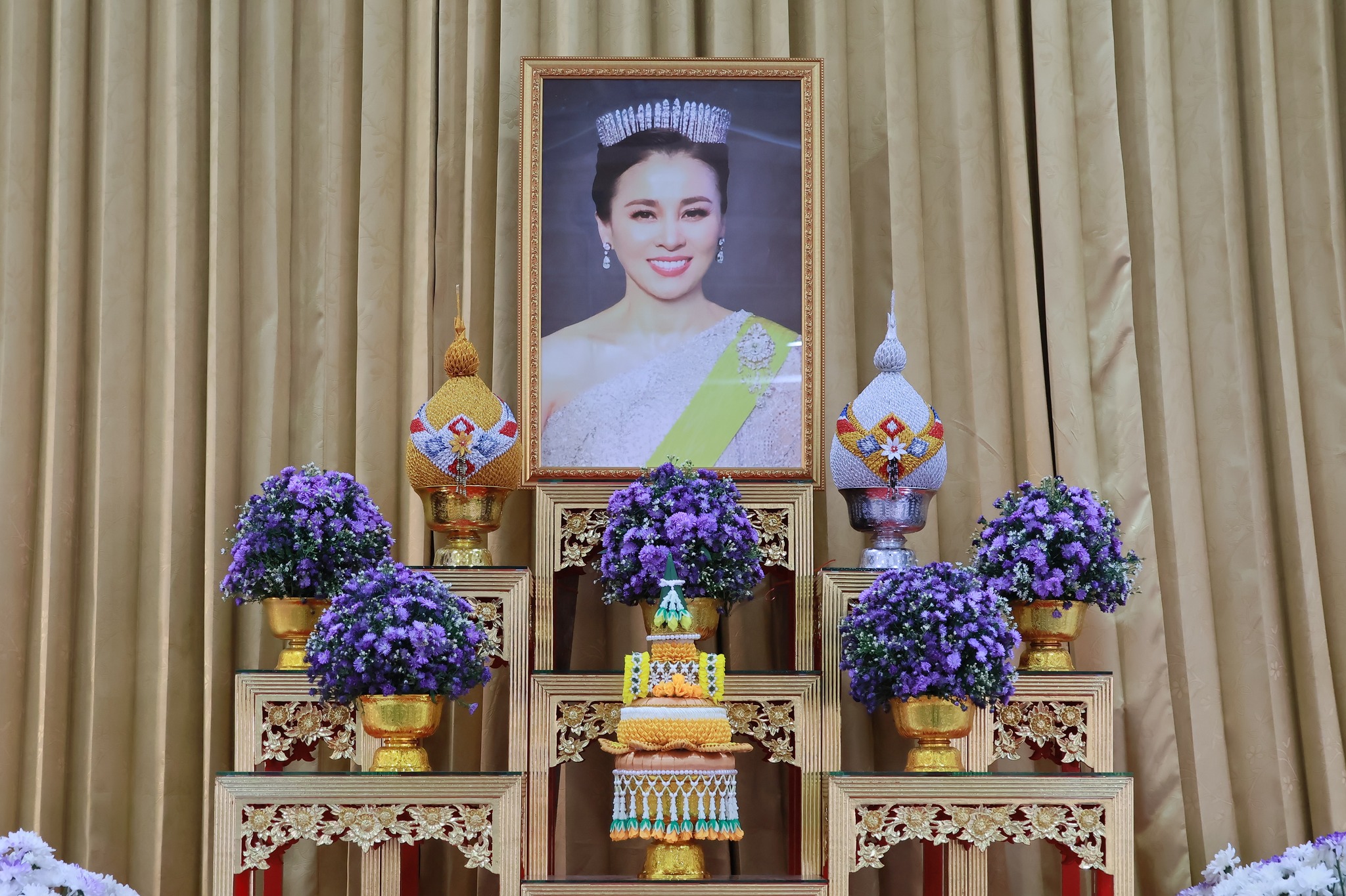 จังหวัดมหาสารคาม พสกนิกรทุกหมู่เหล่า ร่วมพิธีเจริญพระพุทธมนต์และทำบุญตักบาตร ถวายเป็นพระราชกุศลแด่ สมเด็จพระนางเจ้าฯ พระบรมราชินี เนื่องในโอกาสวันเฉลิมพระชนมพรรษา 3 มิถุนายน พ.ศ. 2569