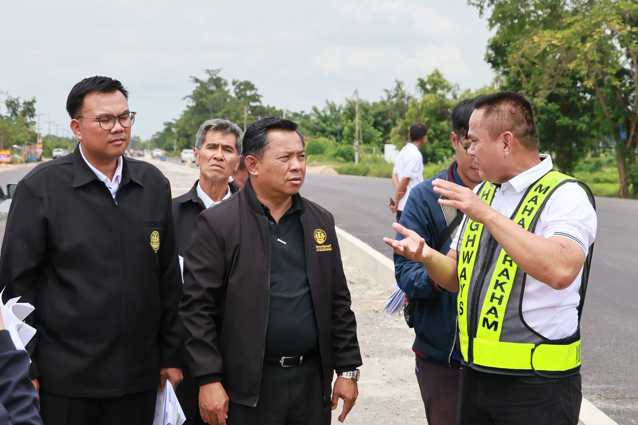 ก.ธ.จ.มหาสารคาม ประชุมติดตามการดำเนินงานผลการสอดส่องโครงการฯ พร้อมลงพื้นที่ติดตามโครงการยกระดับและเพิ่มประสิทธิภาพทางหลวงหมายเลข 2188 (ตอน กันทรวิชัย-บ้านขี)