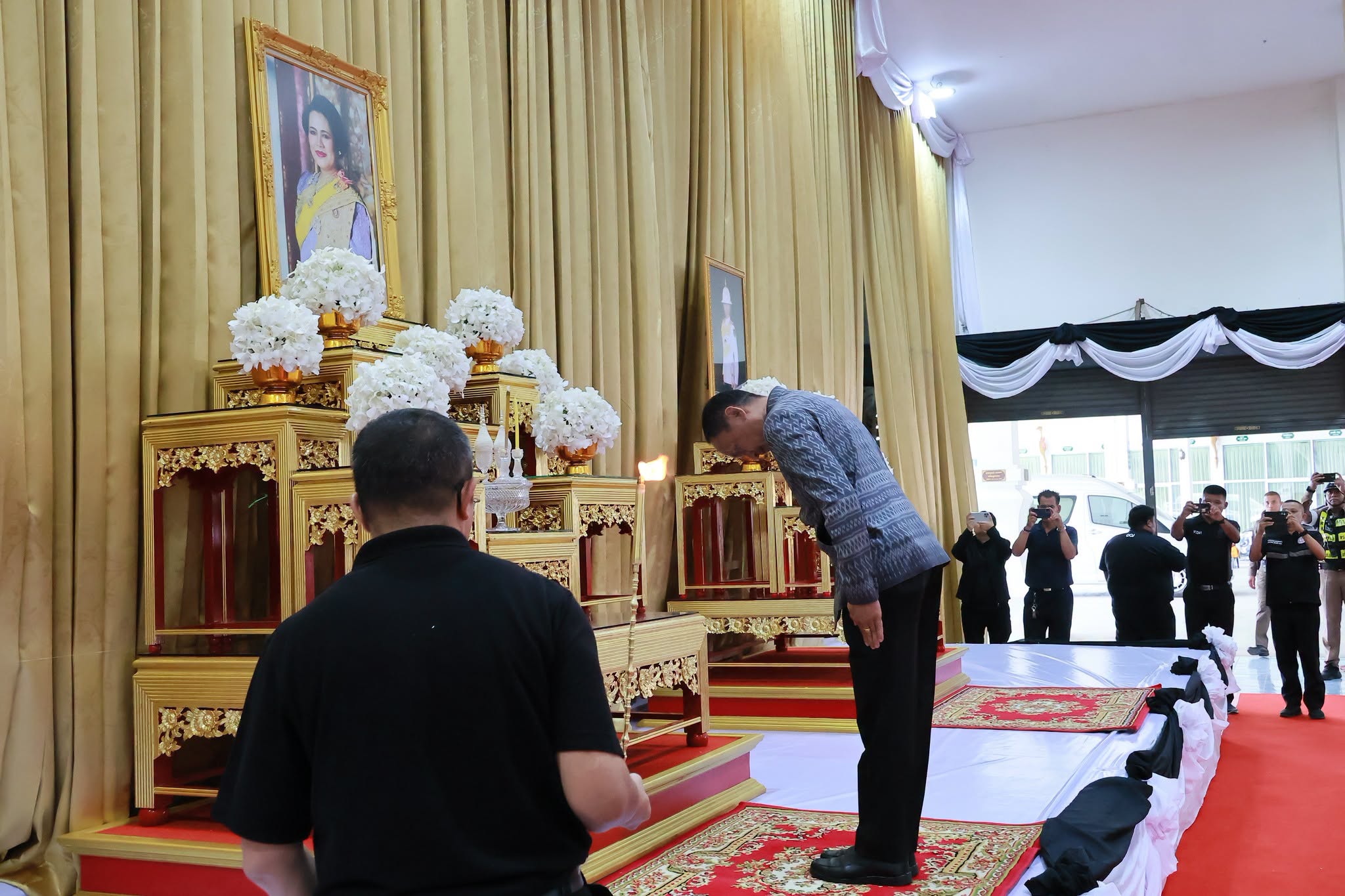 จ.มหาสารคาม จัดพิธีสวดพระพุทธมนต์และเจริญจิตตภาวนาอุทิศถวายพระราชกุศลแด่สมเด็จพระนางเจ้าสิริกิติ์ พระบรมราชินีนาถ พระบรมราชชนนีพันปีหลวง และอุทิศถวายพระกุศลแด่สมเด็จพระเจ้าลูกเธอ เจ้าฟ้าพัชรกิติยาภา นเรนทิราเทพยวดี กรมหลวงราชสาริณีสิริพัชร มหาวัชรราชธิดา&nbsp;